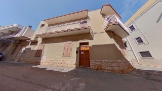 zoom immagine (Casa singola 150 mq, soggiorno, 3 camere, zona Pezze di Greco)