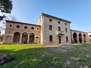 zoom immagine (Rustico 1300 mq, soggiorno, 10 camere, zona San Bortolo - Ospedale - Piscine)