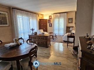zoom immagine (Appartamento 300 mq, soggiorno, 3 camere, zona Ponte di Brenta)